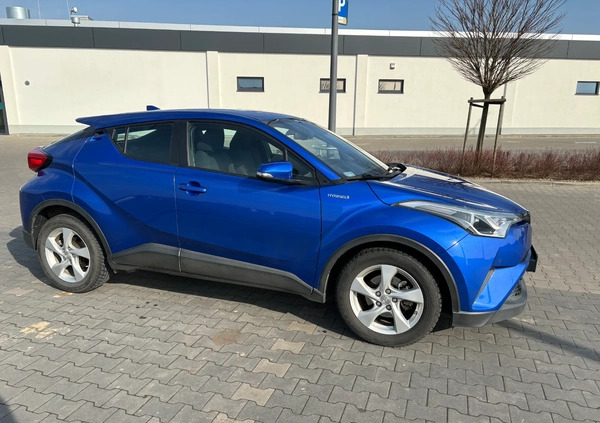 Toyota C-HR cena 88000 przebieg: 55000, rok produkcji 2017 z Poznań małe 79